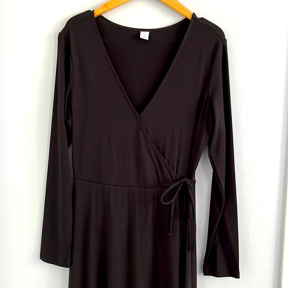 Old Navy Dresses & Skirts - Midi Wrap Dress